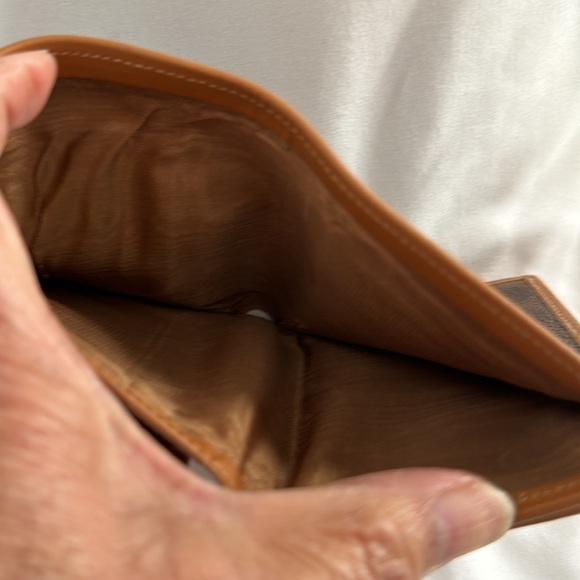 CELINE Vintage Compact Leather KISS -Lock 4”x3 1/2” - Picture 4 of 11